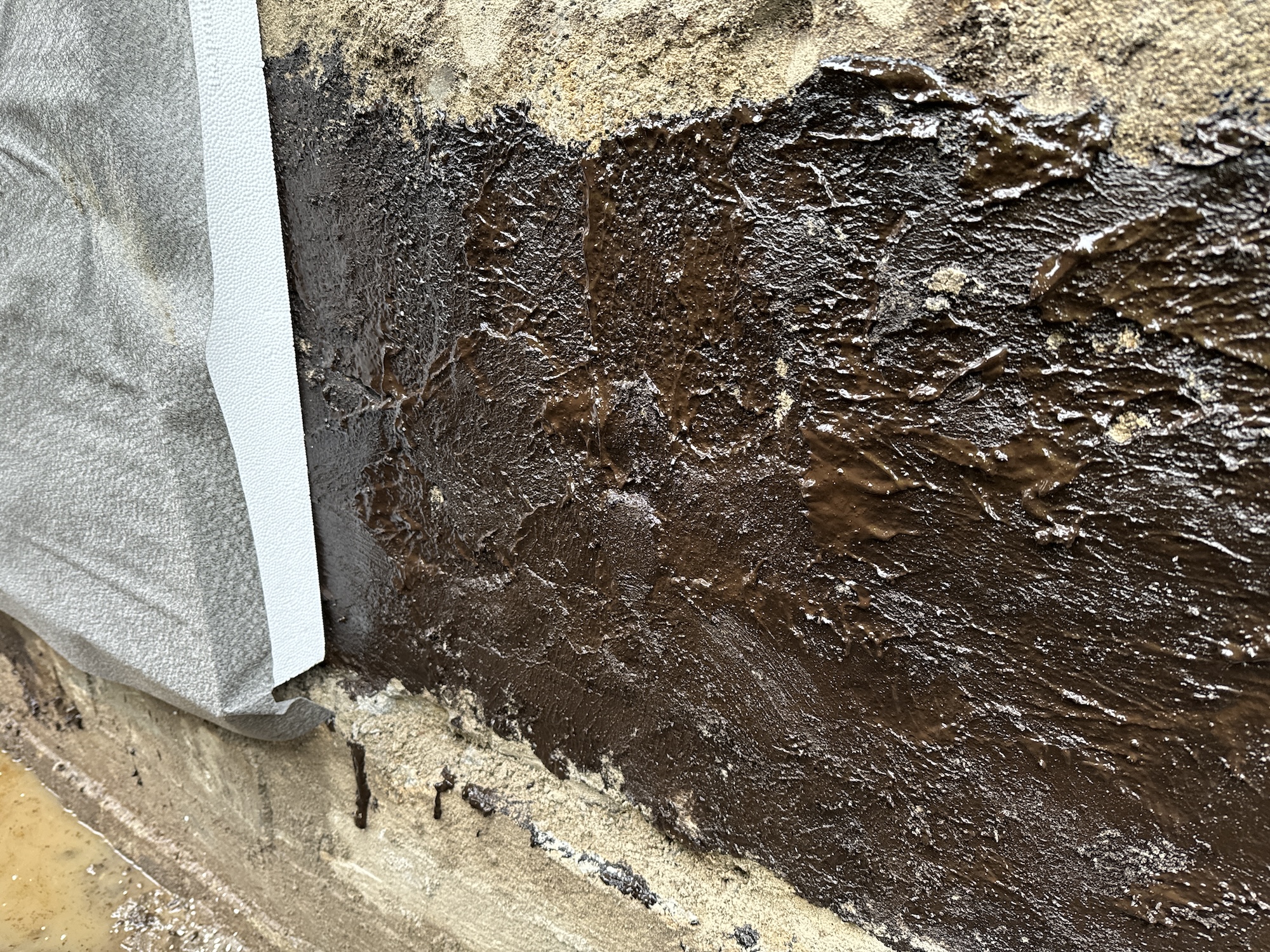 Tetningsmembran benyttes på nedre del av sokkel før montering av Thermodren.