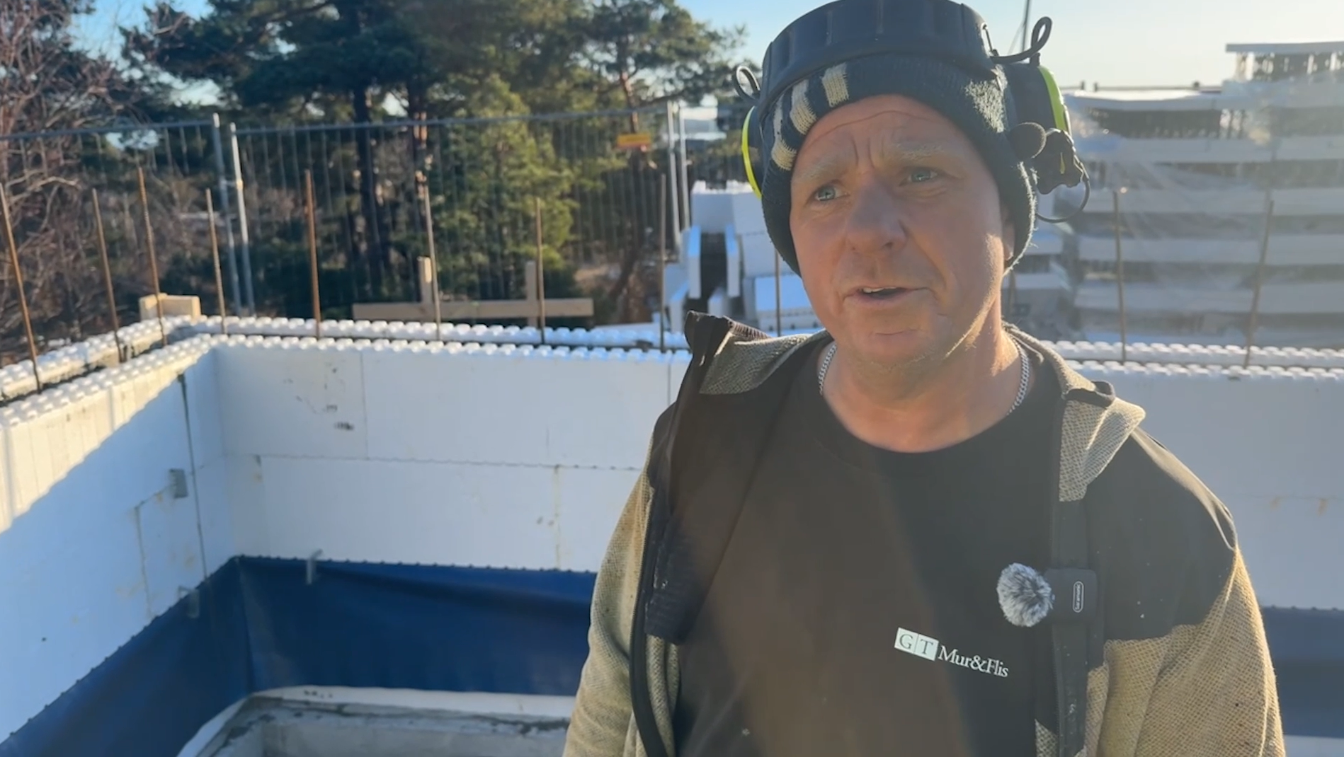 Thomas Jacobsen i GT Mur & Flis støper Thermomur