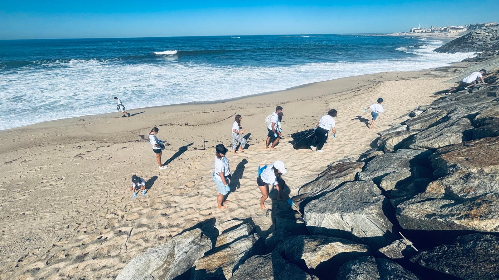 Equipas da BEWI Plastimar no World Cleanup Day 2026 em Peniche e Vila do Conde
